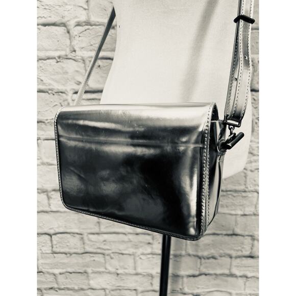 MADEWELL The Toggle Flap‎ Crossbody Bag in Specchio Leather - Silver - Picture 3 of 10